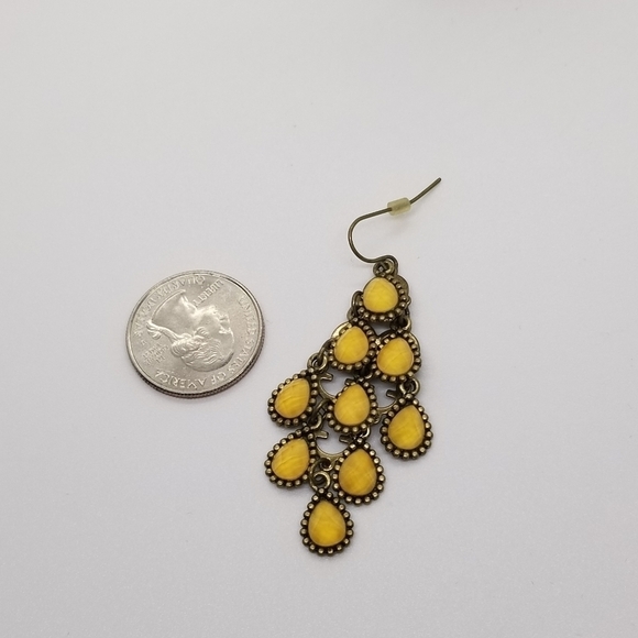 tiered yellow teardrop dangle earrings - Picture 2 of 3